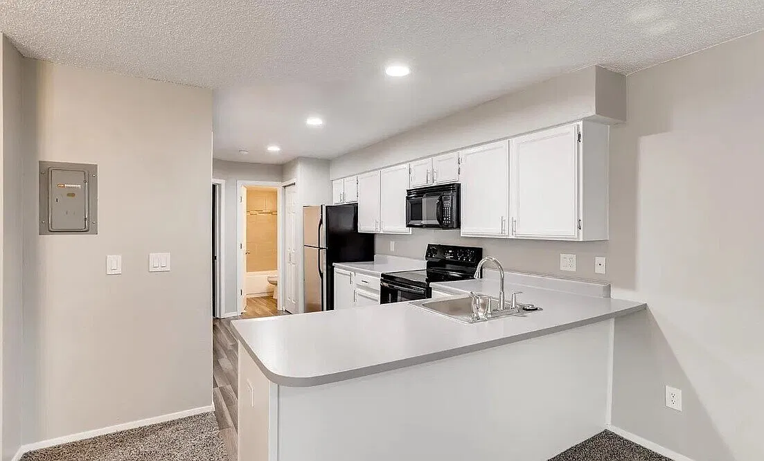 1 bed, 1.0 bath, 733 sqft, $1,375 — Photo 1