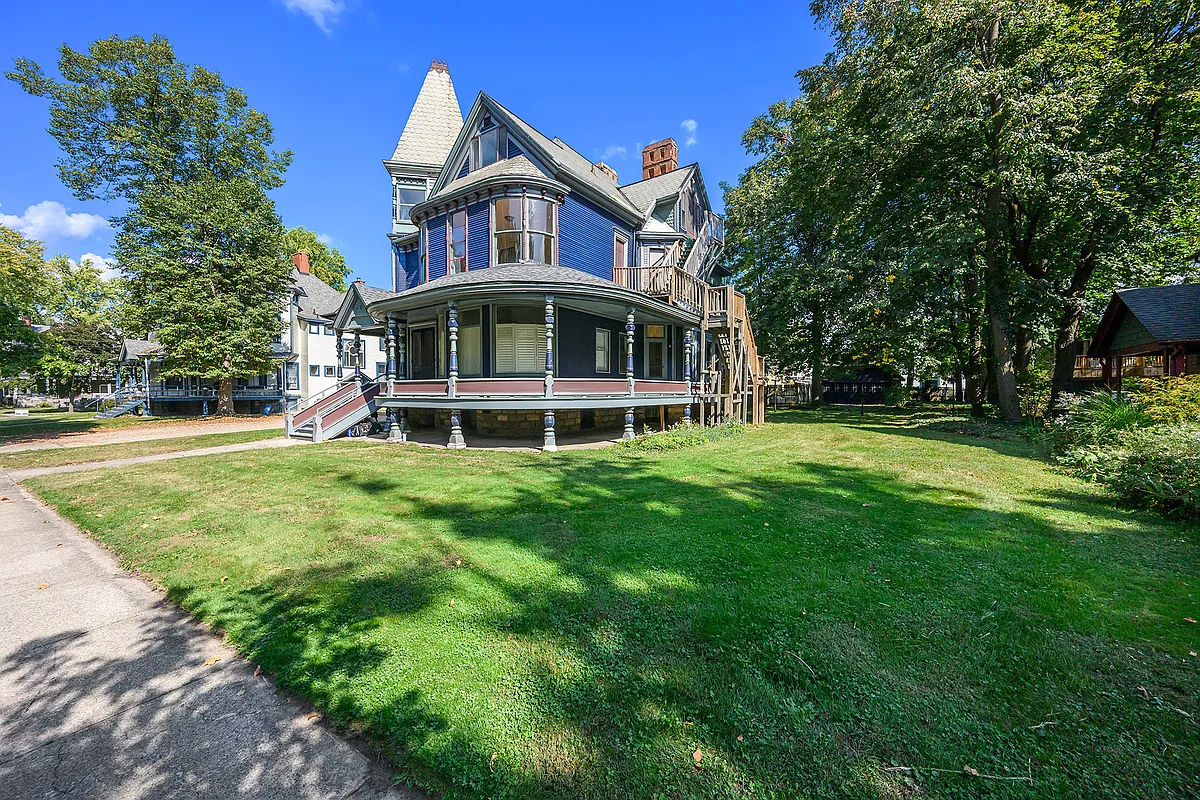 Building Photo - 316 Stuart Ave #9