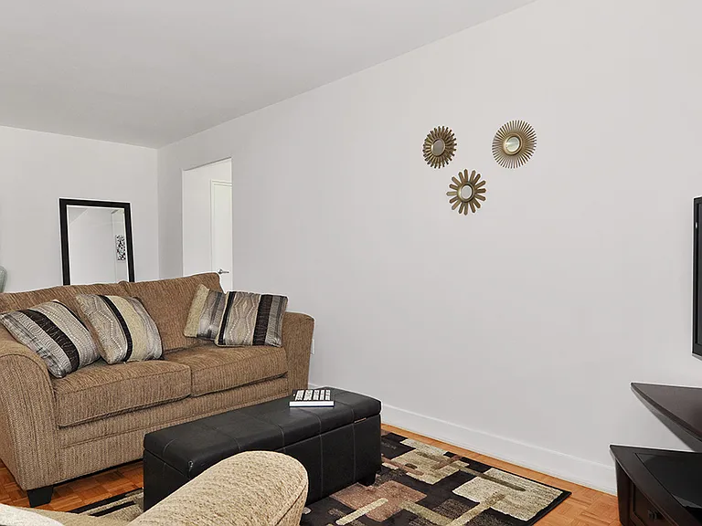 445 Eglinton Ave E — Photo 11