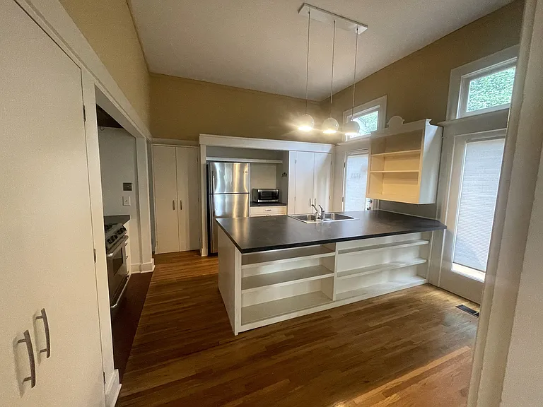 4123 S Corbett Ave — Photo 2