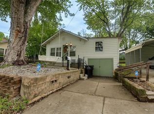 1317 S Pleasant St, Independence, MO 64055