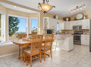 5365 Ridgewood Dr, Bismarck, ND 58501