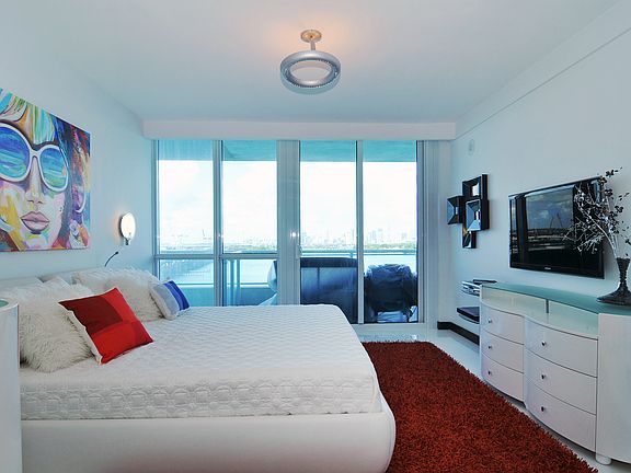 5th image of 520 West Ave APT 702