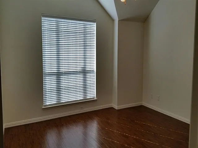 7501 Providence Dr — Photo 5