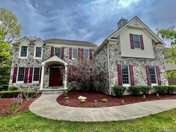2320 Highland Dr, Ann Arbor, MI 48105
