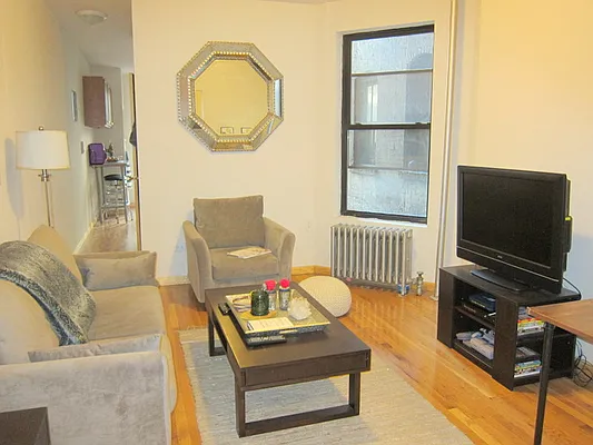 Rented by Chartwell Manhattan Realty | media 7
