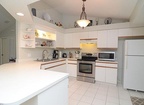3rd image of 2840 2nd Ave NE