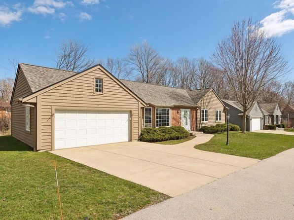 3708 South Bayberry LANE, Greenfield, WI 53228
