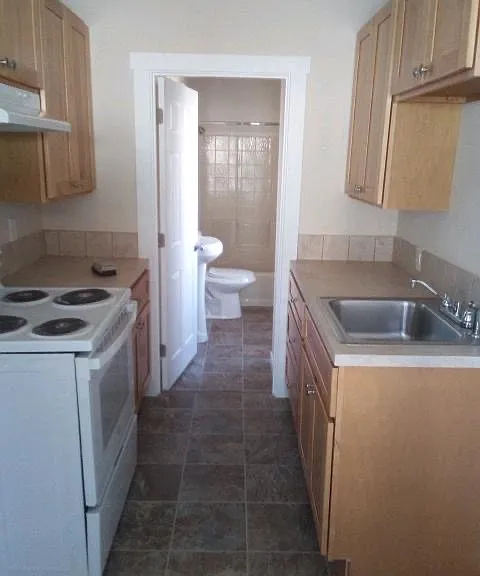 1831 Summit Dr — Photo 2