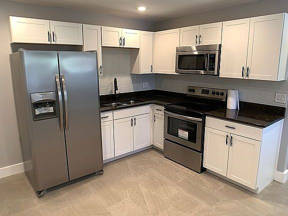 5th image of 1056 E Patrick Cir