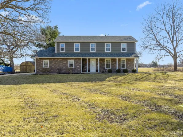 335 South St, Burlington, IL 60109