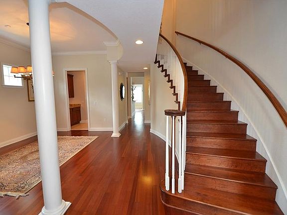 4th image of 1031 Yates St
