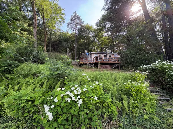 61 Upper Woodside Dr, Brackney, PA 18812