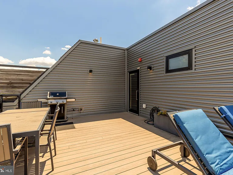 911 2nd St NE #507 — Photo 23