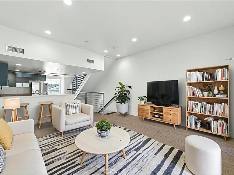 4461 Tujunga Ave #102 — Photo 2