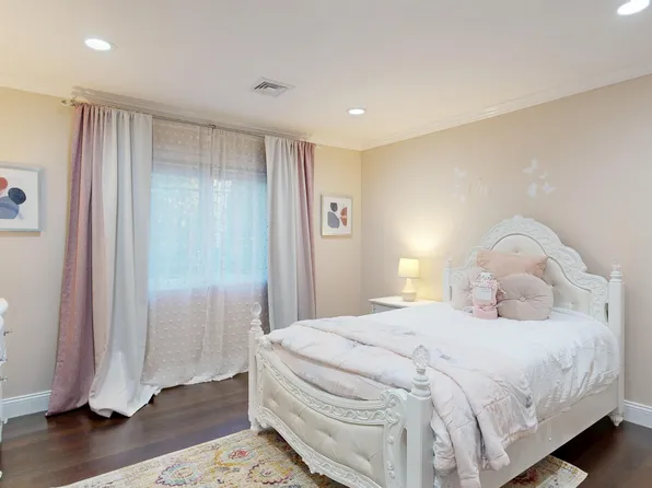 55 Nicole Loop image 14 of 24