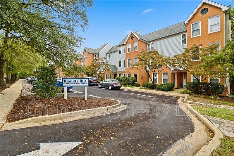 4 bed, 3.0 bath, 1513 sqft, $4,000 — Photo 2