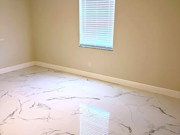 699 NW Riverside Dr — Photo 14