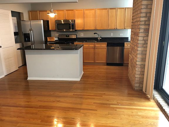 4th image of 375 W Erie St APT 418