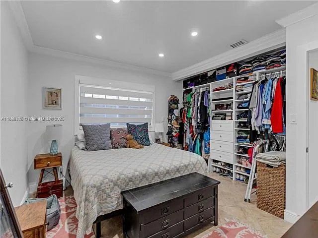 9901 SW 35th Ter — Photo 11