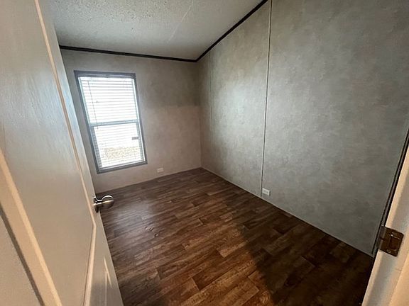 3rd image of 3900 Lenore Dr #228