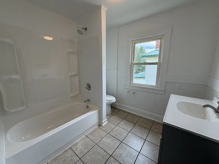 640 Grover Ave — Photo 6