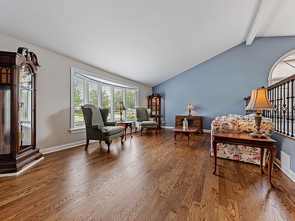 3rd image of 621 Vanderbilt Dr