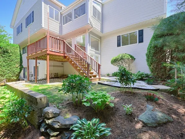 33 Half Crown Cir #33, Ashland, MA 01721