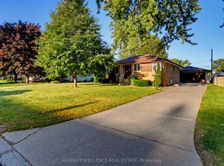 3040 Woodlawn Ave, Windsor, ON N8W2H7