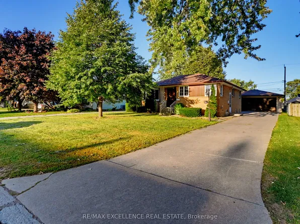 3040 Woodlawn Ave, Windsor, ON N8W 2H7