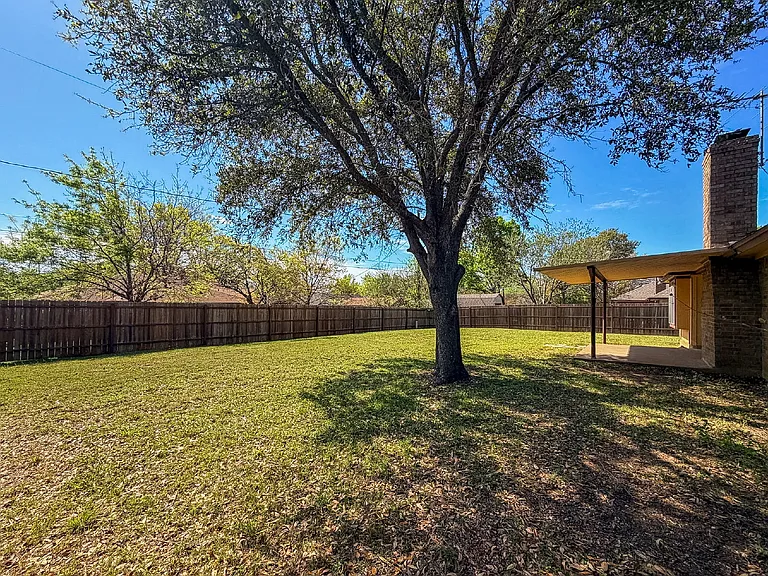 701 Daniels Dr — Photo 22