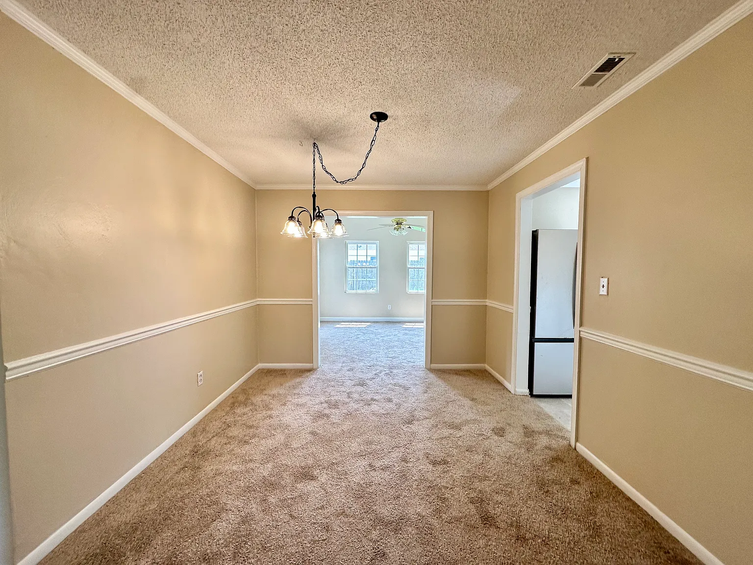 3 bed, 1325 sqft, $2,495 — Photo 3