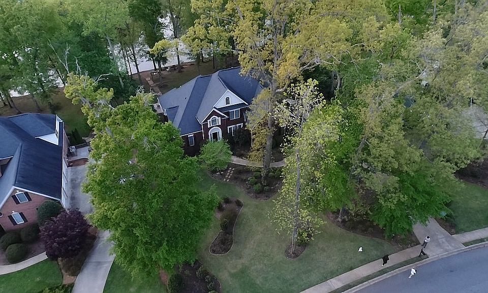 2nd image of 124 Walnut Creek Way