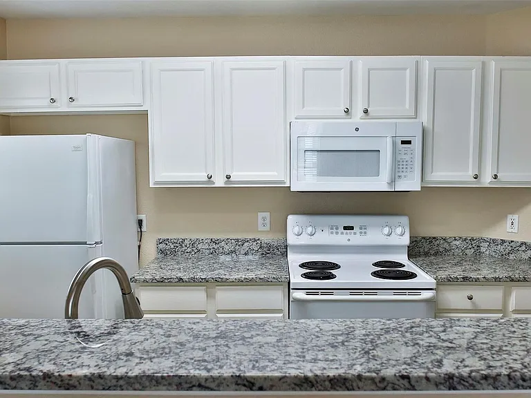 7705 Stanley Ct — Photo 3