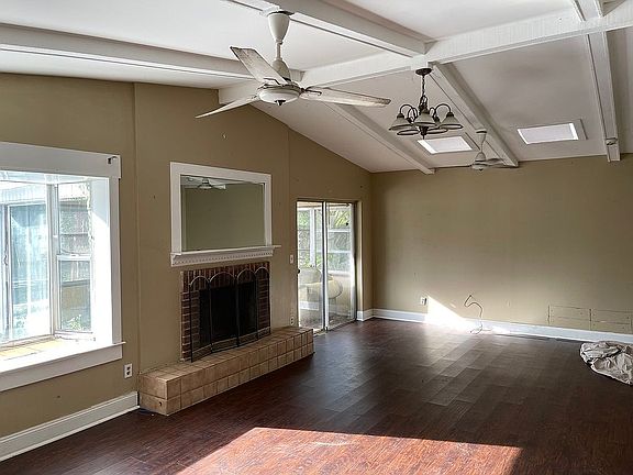 3rd image of 8335 Fountain Ave