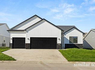 9412 Emilia Ln W, Des Moines, IA 50266