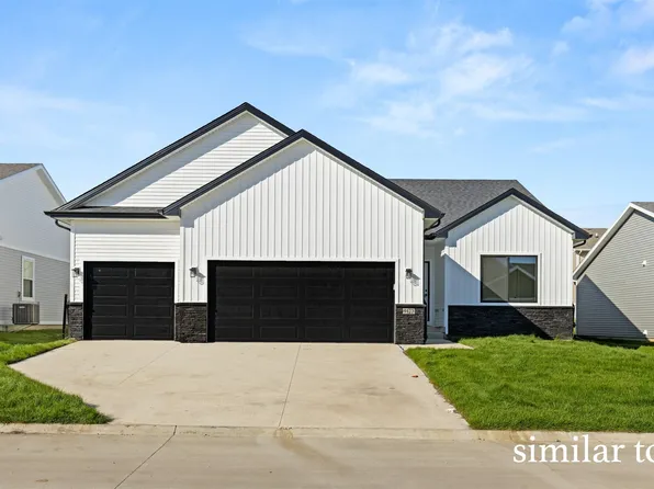 9412 Emilia Ln, West Des Moines, IA 50266
