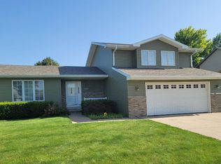 206 Topaz Dr, Sergeant Bluff, IA 51054