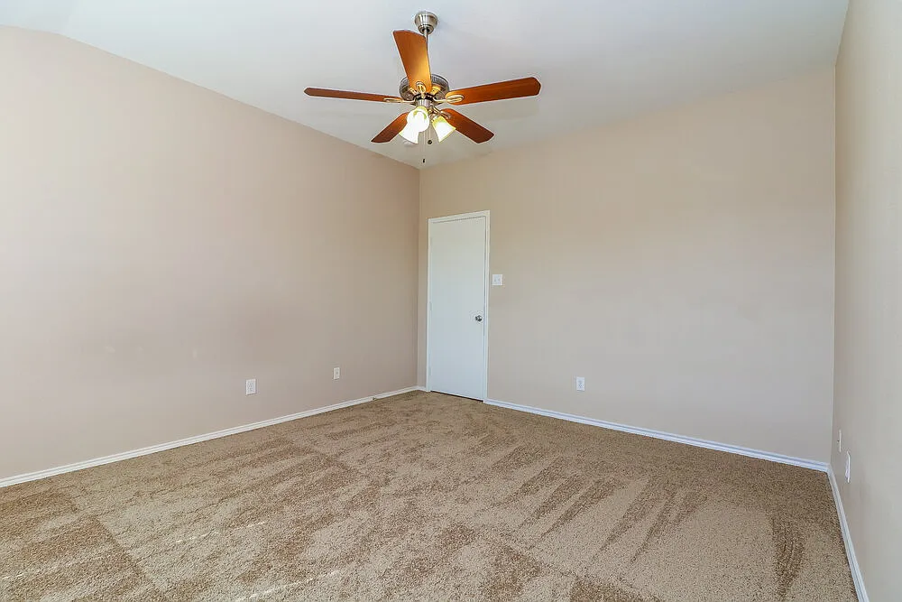 3 bed, 2.0 bath, 1806 sqft, $2,485 — Photo 4