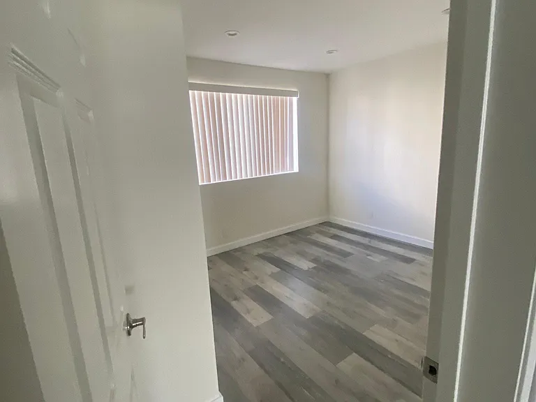 2310 Montrose Ave #3 — Photo 9