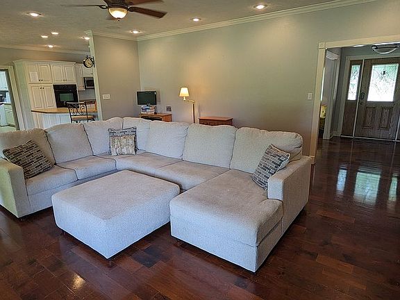 3rd image of 216 Linda Kay Cir