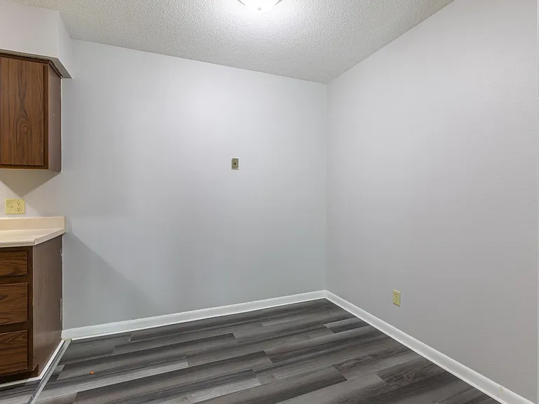 Devonshire Apartments — Photo 20