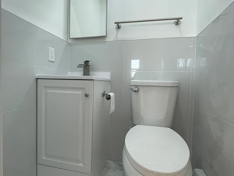 138 Bay 49 St #3 — Photo 16