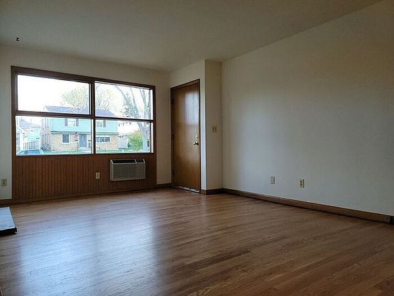 3rd image of 1732 Milwaukee Ave #1