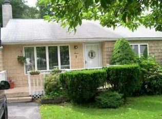 7 Neversink Dr, Newburgh, NY 12550
