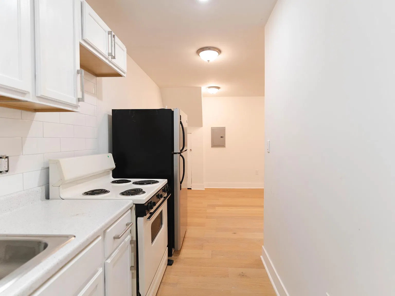2 bed, 1000 sqft, $1,200 — Photo 2