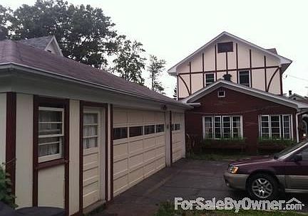 Back of Home
						:
						Detatched 3 car heated garage with attached workshop