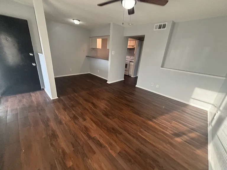 2124 Sanger Ave #104 — Photo 2