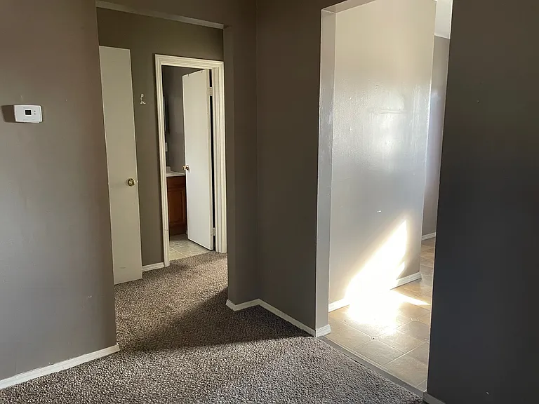 609 W Franklin St — Photo 9