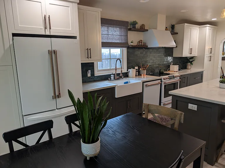 8339 Holy Cross Pl — Photo 10